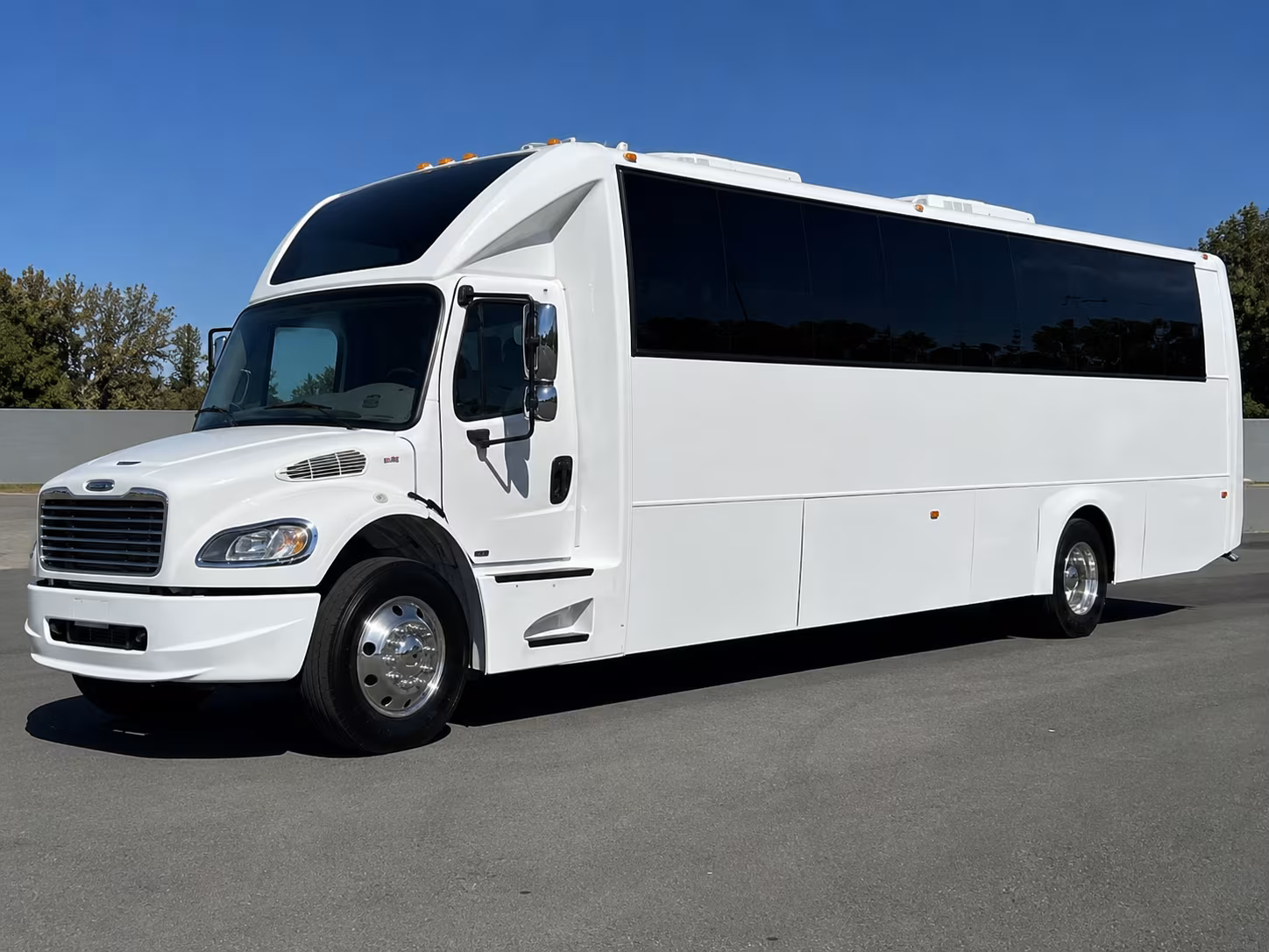 Dallas Birthday, Sweet 16, & Quinceañera Transportation party bus exterior